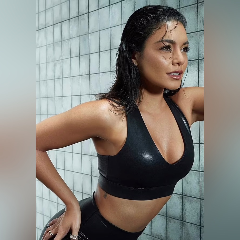 NWT Fabletics Vanessa Hudgens collection, Medium Impact Sports Bra